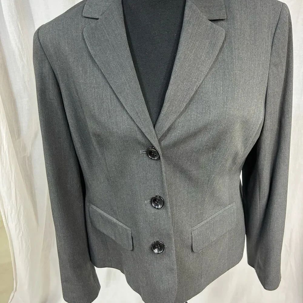 Evan Picone Gray Blazer with Notched Lapel and Tailored Fit